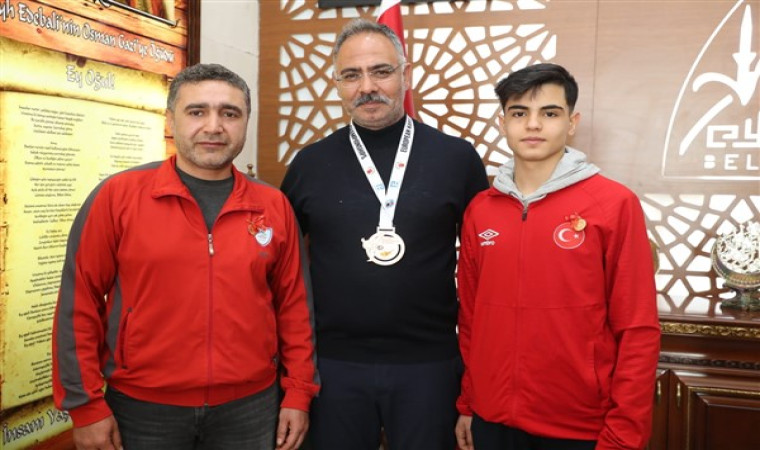 Başkan Kuş, Avrupa Karate Şampiyonası’nda üçüncü olan Öğüş’ü ödüllendirdi