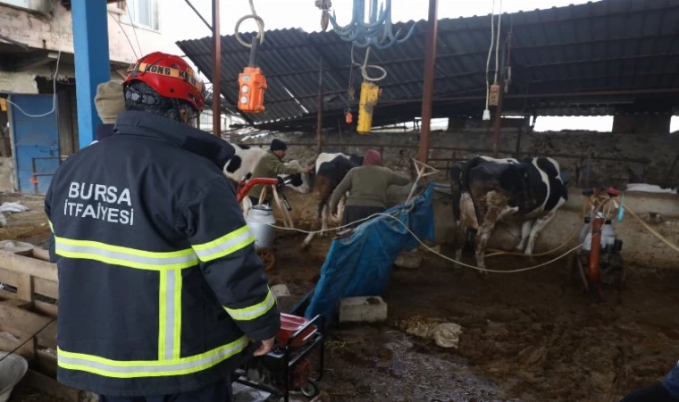 Bursa İtfaiyesi, Hatay’da besicilere jeneratörüyle destek oldu
