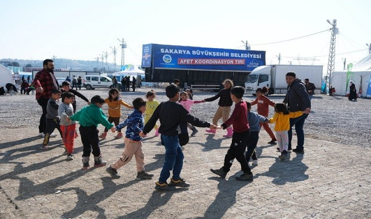 Büyükşehir, depremzede çocuklara yönelik destek faaliyetlerini sürdürüyor