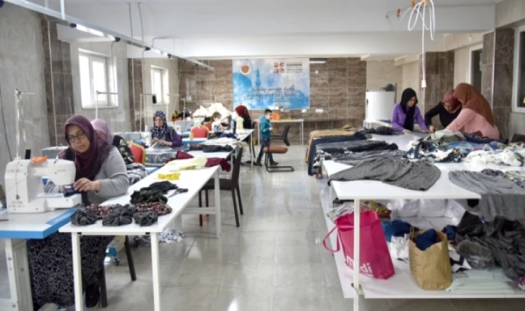 Depremzedeler İçin Makine Başına Geçtiler