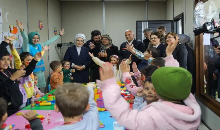 Emine Erdoğan’dan Gaziantep’te depremzedelere ziyaret