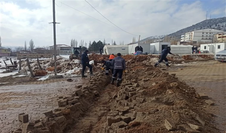 ESKİ ekipleri, Nurhak’ta kurulan sahra hastanesine su ulaşımını sağladı