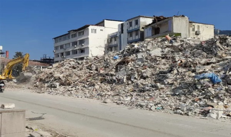 Hatay’da enkaz kaldırma çalışmaları devam ediyor