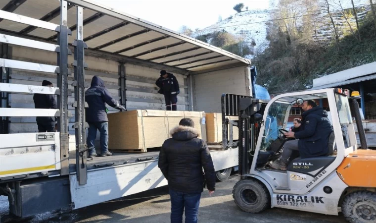 Hatay’daki ’Çadır Kent’ için Rize’den tırlar yola çıktı