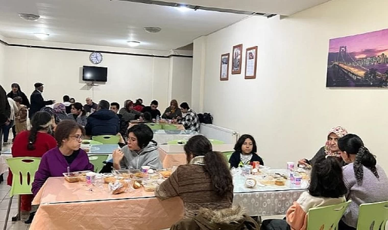 İzmir’e gelen depremzedelere Büyükşehir’den uzanan yardım eli