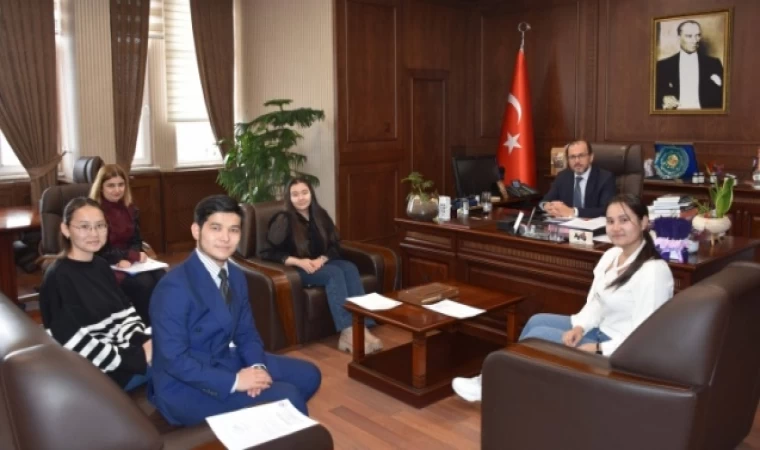 Kazak Öğrenciler AFSÜ’deki Eğitimlerini Tamamladı