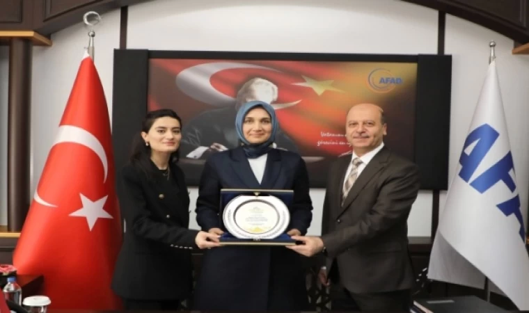 Kermesin tüm gelirlerini Deprem Yardım Kampanyasına bağışladılar