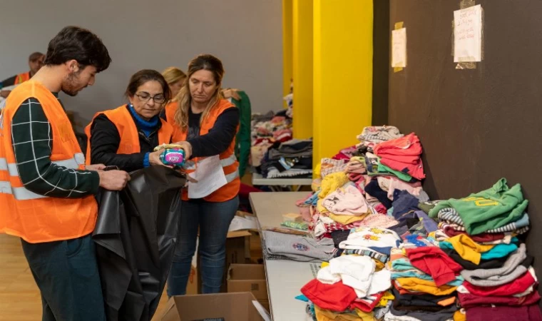 Mersin Büyükşehir Belediyesi depremzedeler için dayanışıyor