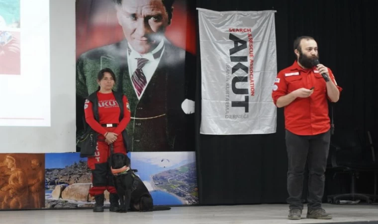 Milas’ta belediye ve AKUT’tan ’deprem’ semineri