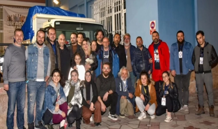 Oyuncak Dolu Kamyonlar Afyonkarahisar´dan Çocuklar İçin Uğurlandı'