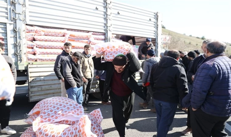 Tarım ve Orman Bakanlığı’ndan depremden etkilenen hayvanlara yem ve mama desteği
