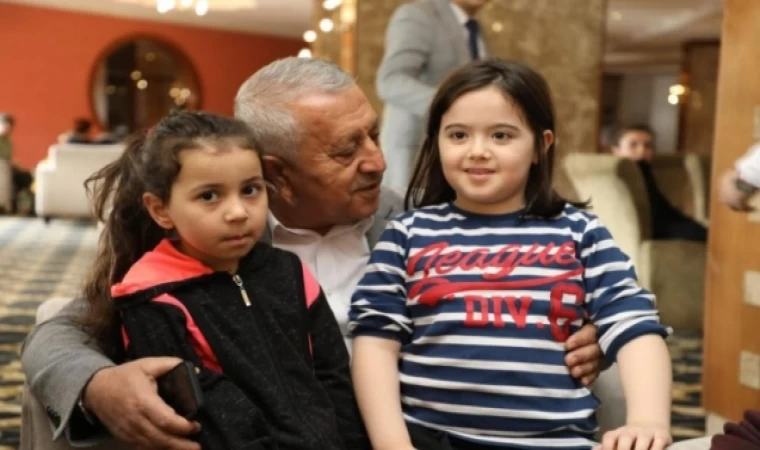 Zeybek Başkan Şehrimize Gelen Depremzedeleri Ziyaret Etti
