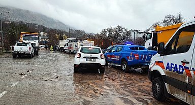 Adıyaman-Çelikhan karayolu geçici olarak araç trafiğine kapatıldı