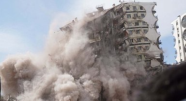 Ağır hasarlı binada 13 kedi kurtarılmıştı... A Blok yıkımı tamamlandı