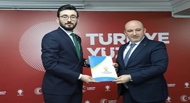 AK Parti Eski İl Başkanı Sezen Aday Olduğunu Açıkladı