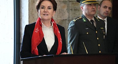 Akşener, Anıtkabir'i ziyaret etti