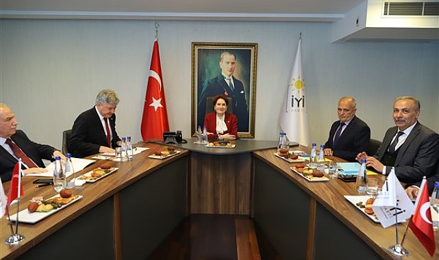 Akşener, İYİ Partili belediye başkanlarıyla bir araya geldi