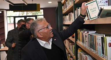 Başkan Büyükkılıç, Halit Özkaya Kütüphanesi’ni inceledi
