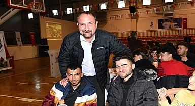 Başkan Gümrükçü Dayanışma Gönüllüsü Gençlerle Buluştu
