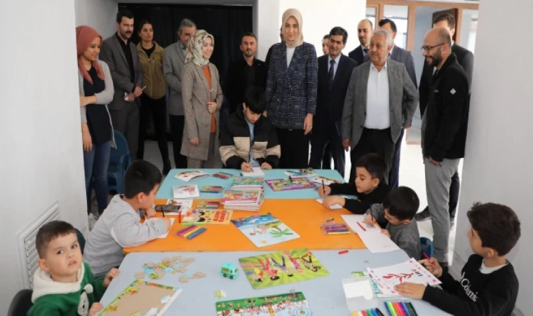 Başkan Mehmet Zeybek Ve Vali Kübra Güran Yiğitbaşı Depremzedeleri Ziyaret Etti