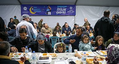 Başkan Şahin ve Bakan Çavuşoğlu, ilk iftarı Nurdağlılarla beraber yaptı