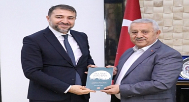 Başkan Zeybek , Dr. Ersan Özgür'le Bir Araya Geldi