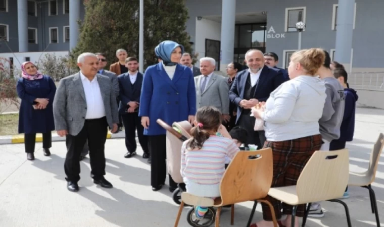 Başkan Zeybek , Vali Yiğitbaşı İle Depremzedeleri Ziyarette Bulundu