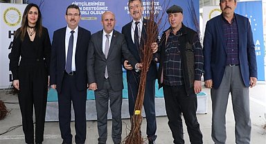 Bursa Büyükşehir, Büyükorhanlı çiftçilere, 5 bin 200 adet meyve fidanı dağıttı