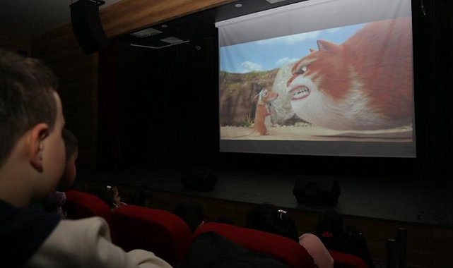 Bursa'da Gürsulu çocuklara ücretsiz sinema keyfi