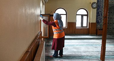 Çayırova'da camilerde Ramazan temizliği