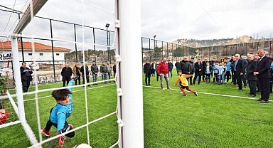 Çocukların halı saha sevinci