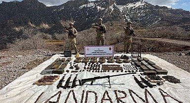 Cudi Dağı'nda çok sayıda patlayıcı ve mühimmat ele geçirildi
