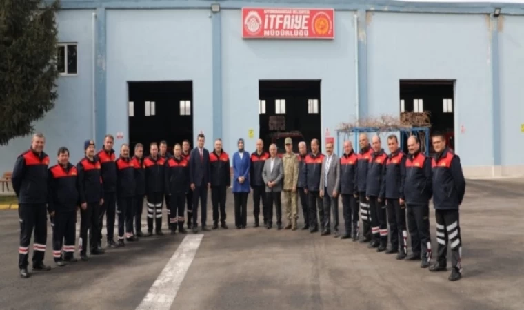Deprem Bölgesinde Görev Alan Ekiplere Zeybek Başkan Ziyarette Bulundu