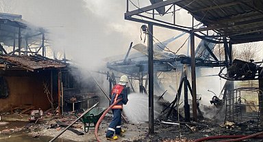 Düzce'de ahır ve dükkan alev alev yandı!