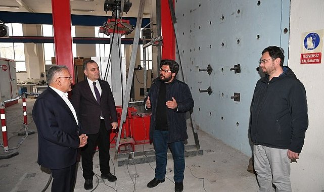ERÜ Deprem Laboratuvarı'na Büyükkılıç'tan tam not