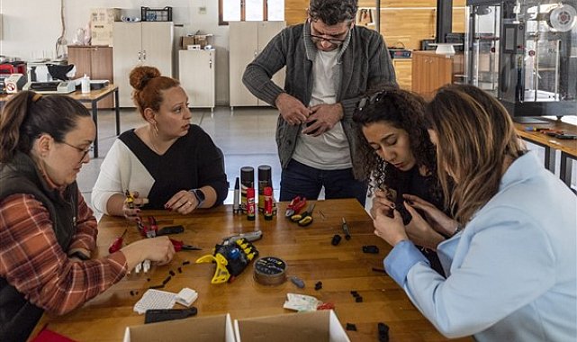 FabrikaLab İzmir’de Robotel üretildi