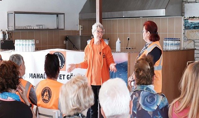 Foça’da mahalle afet gönüllülüğü eğitim toplantısı yapıldı
