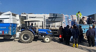 Gaziantep Büyükşehir, depremden etkilenen hayvan üreticilerine destek oluyor