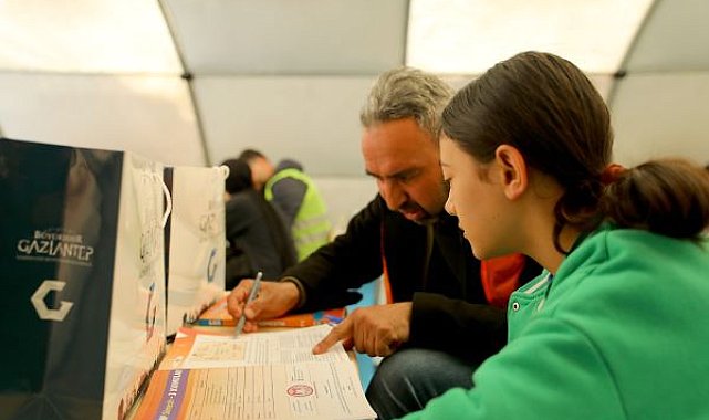 Gaziantep Büyükşehir, depremzede öğrencilere maddi destek sağlayacak