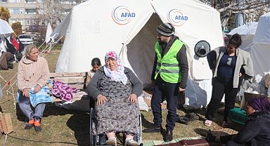 Gaziantep Büyükşehir tarafından engelli depremzedelere medikal malzeme dağıtıldı