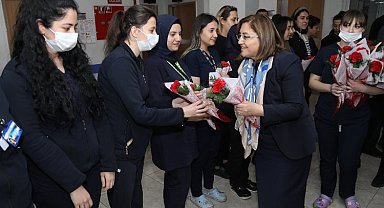 Gaziantep'te Başkan Şahin'den hemşirelere ziyaret