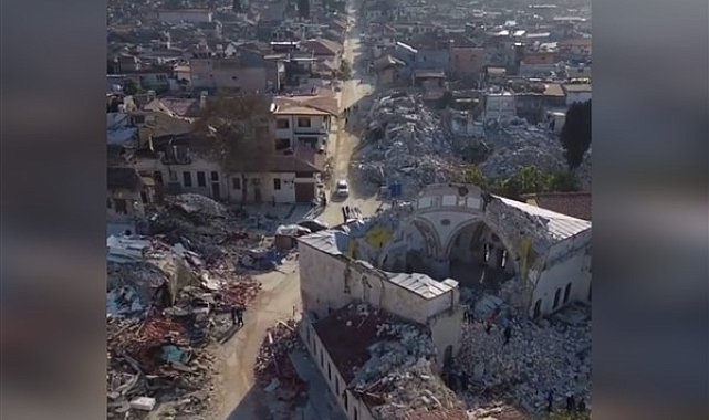Hatay'da Kurtuluş Caddesi depremde ağır hasar gördü
