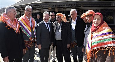İduğ, Egeli Yörük ve Türkmenlerle buluştu