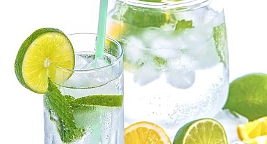 İftar ve sahur arasında en az 2 litre su içilmeli