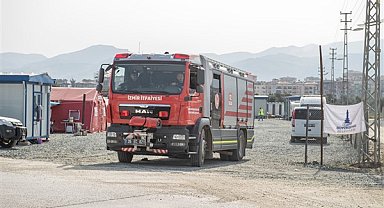 İzmir İtfaiyesi Hatay'da çalışmalarını sürdürüyor