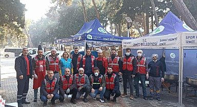 İzmit'in ekipleri afet bölgesinde dört koldan çalışıyor