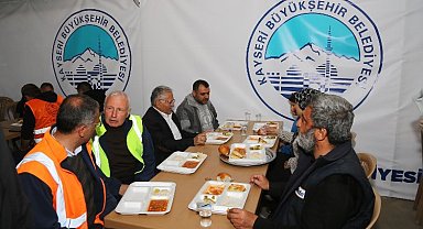 Kayseri Büyükşehir depremzedelerin yanında
