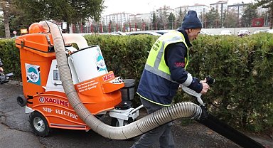 Kayseri Büyükşehir, parkları yüzde yüz yerli süpürge makinesi ile süpürecek