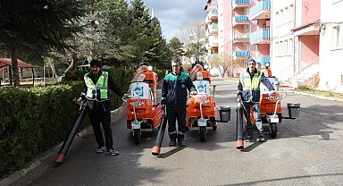 Kayseri Büyükşehir'e 3 park süpürge makinesi