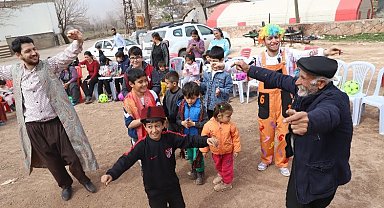 Kırsal mahallelerde çocuklar mutlu